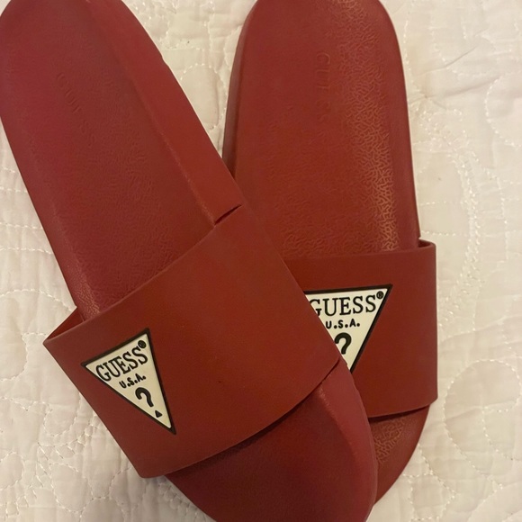 Guess red slides - Picture 6 of 8
